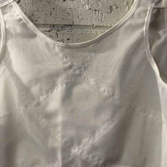 Vintage White Compression Bra – Adjustable Straps – Front Hook Closure – - Picture 3 of 9